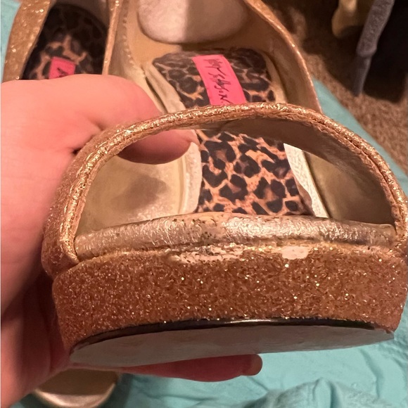 ✨Betsey Johnson Glitter Pumps✨ - Picture 3 of 5